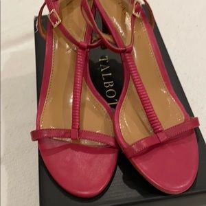 TALBOTS DARK PINK SANDALS